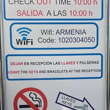 Ξενοδοχείο με διαμερίσματα Benal 2*